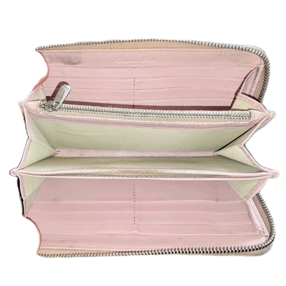Christian Dior Baby Pink Embossed Patent Leather Women's Wallet - Picture 7 of 10